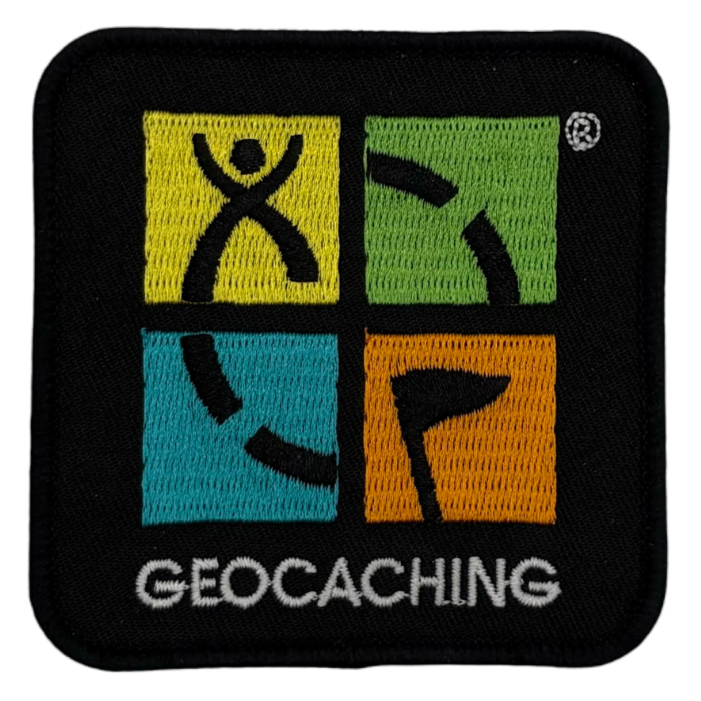 Geocaching Logo Patch, vierfarbig auf Schwarz